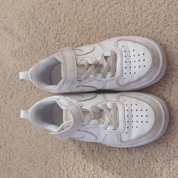 Kids Nike Ebernon low, good condition needs a wash. Size 12. - Picture 2 of 10